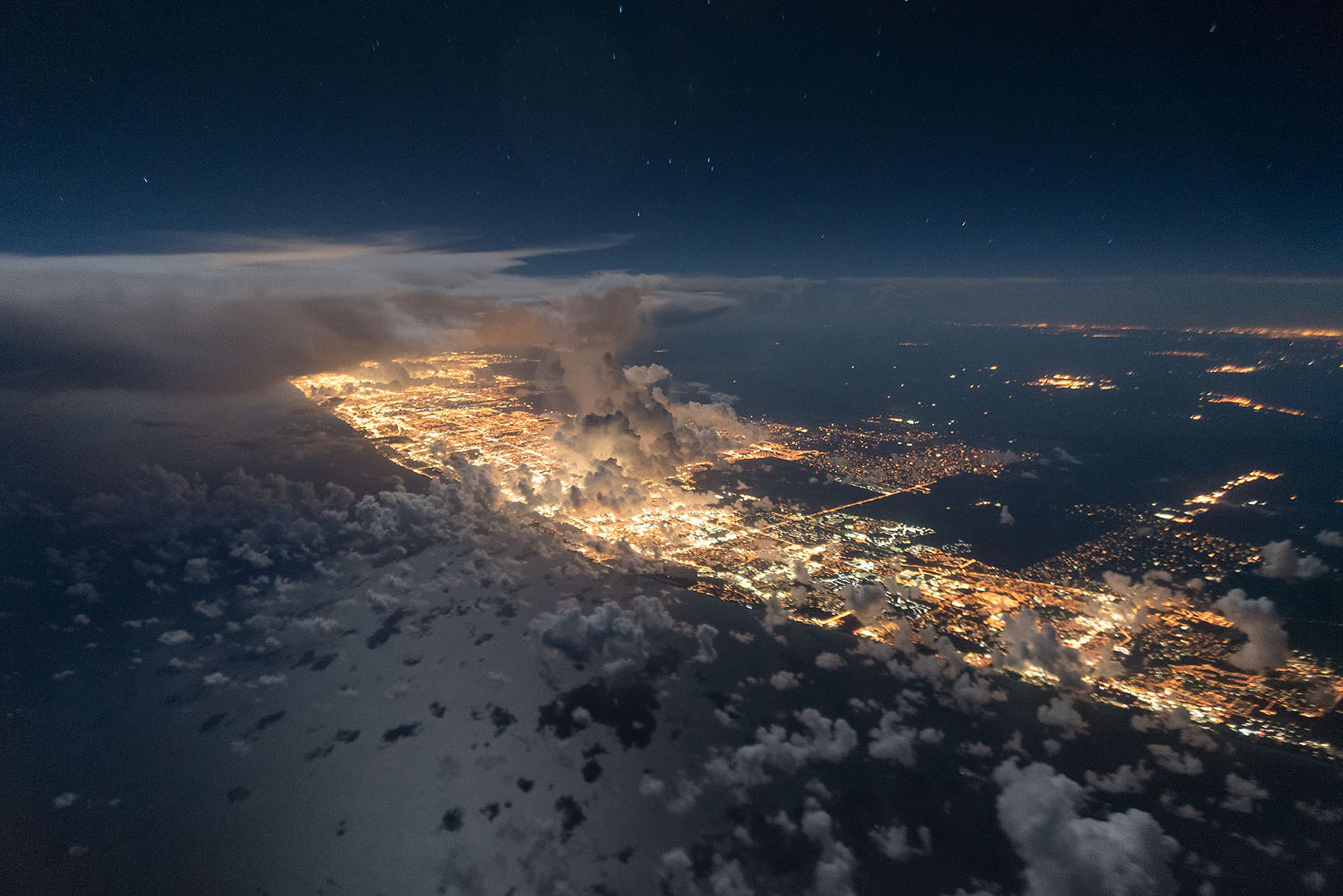 Ночное небо из окна самолета